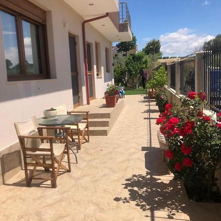 Gaestehaus Dimitra Паралия Дионисиу Екстериор снимка